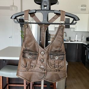Leather type of top / jacket accessory